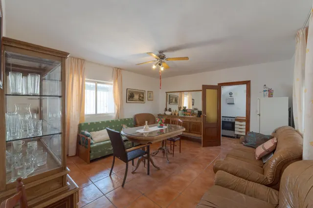 GRAN PARCELA CON VIVIENDA UNIFAMILIAR, 3 APARTAMENTOS, PISCINA Y VISTAS PANORÁMICAS EN PADUL (GRANADA) — 1.430 m2 DE TERRENO — 22