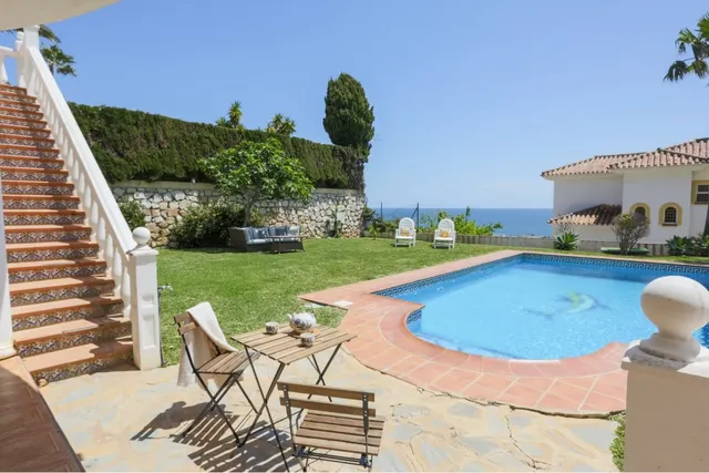 Villa 6 dormitorios con vistas al mar en La Cala de Mijas — 2
