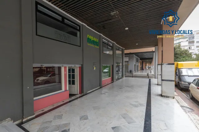 Local comercial en venta en calle agustina de aragón — 15