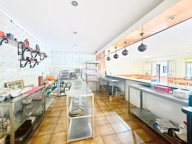 Gran local comercial con múltiples posibilidades en ubicació - foto 2
