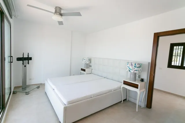 Precioso Atico Triplex de 4 dormitorios en Altos de los Monteros en perfecto estado — 10