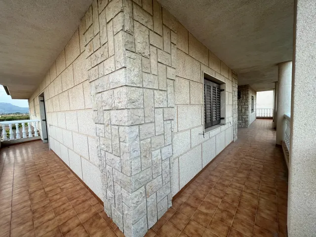 ESPETACULAR  CASA/CHALET A SOLO 8 KM DE CULLERA , CON AMPLIA PARCELA, FRUTALES Y PISCINA. — 18