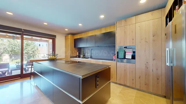 Exclusiva vivienda con piscina, placas solares y lista para  - foto 5