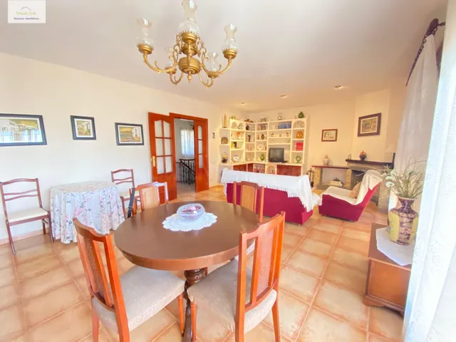 Fantàstica casa amb jardí a la urbanització de Sant Carles, La Roca del Vallès. — 2