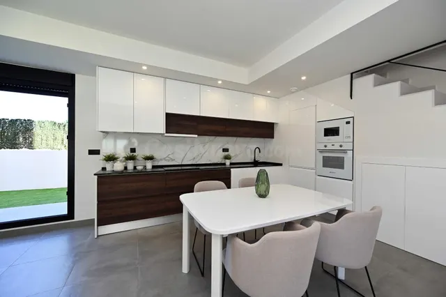 Nuevas villas de 2 dormitorios y 2 baños en la zona de Villa - foto 5