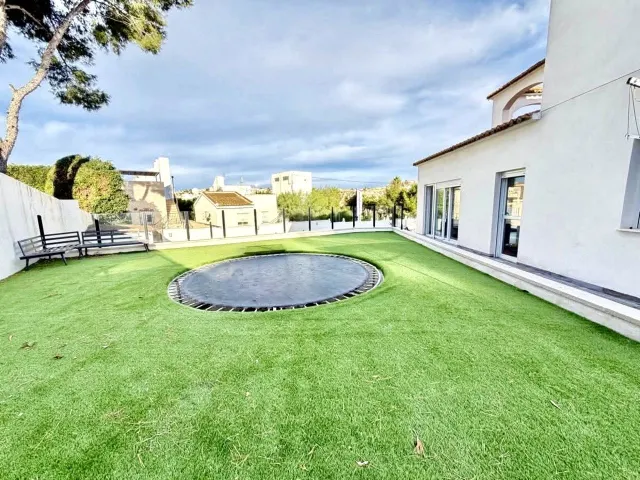 VILLA DE 6 DORMITORIOS Y 2 BAÑOS EN ORIHUELA COSTA (VILLAMARTIN) — 34