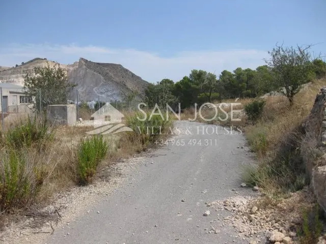Inmobiliaria San Jose vende NAVE con terreno terciario en Ho - foto 3