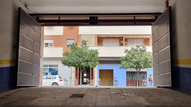 PLAZA DE APARCAMIENTO EN AVENIDA CAÑITO BAZÁN — 6