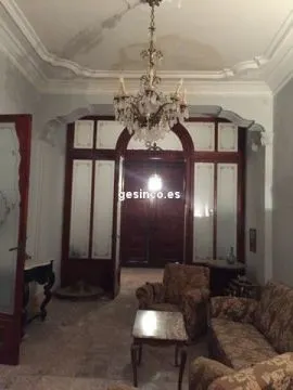CASA SEÑORIAL CÉNTRICA CON PATIO, JARDÍN, PISCINA, BUHARDILLA.... — 7