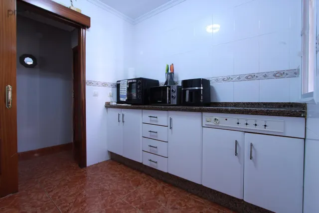 VIVIENDA AMPLIA, ASCENSOR Y TERRAZA INTEGRADA EN EL SALÓN — 16