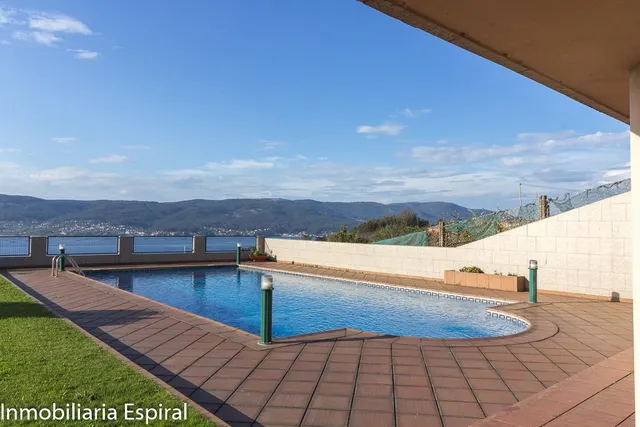 ¡Impresionante Chalet Familiar en Mogor, Marín! — 45