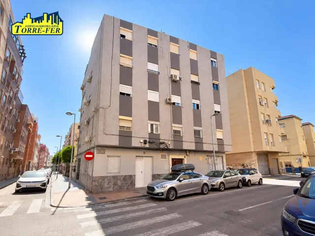 VIVIENDA DE TRES DORMITORIOS EN VENTA JUNTO CTRA SIERRA ALHA