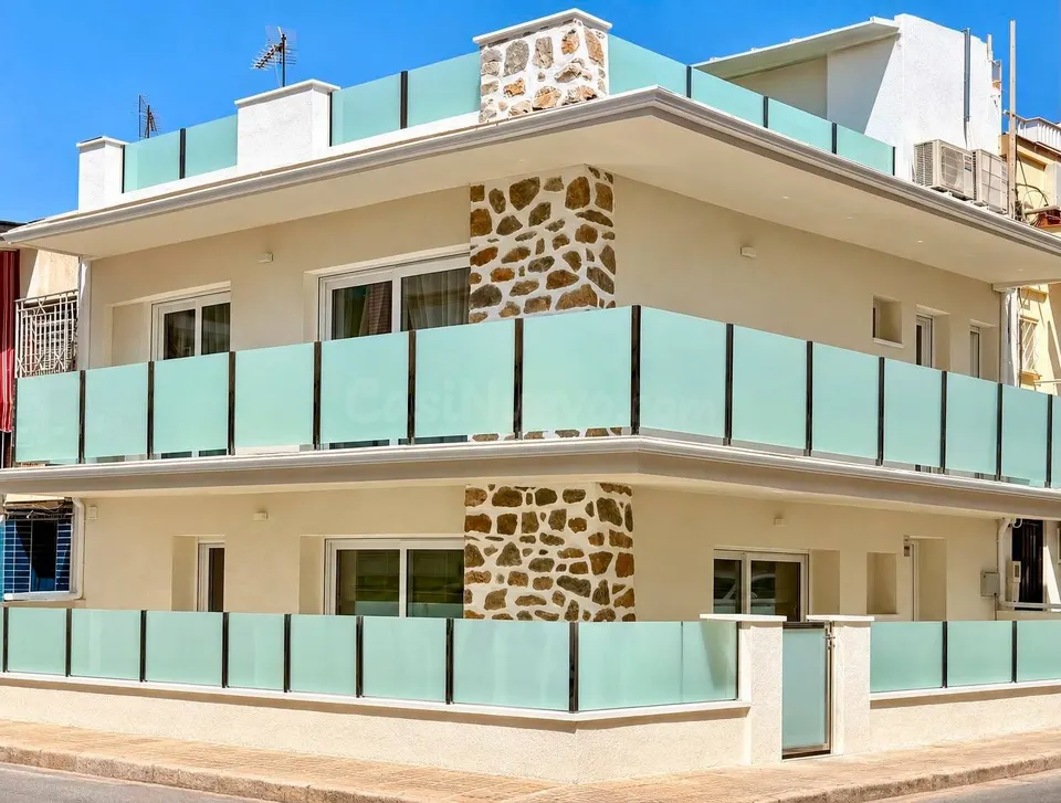 ¡SAN PEDRO DEL PINATAR – A ESTRENAR 2026! CASA DE LUJO A 100M DE LA PLAYA VILLANANITOS CON SOLÁRIUM PRIVADO DE 35M2 Y VISTAS AL MAR MENOR
