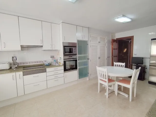 Soberbio piso en Avenida Ramón y Cajal — 12