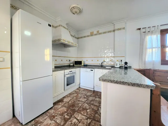 IMPRESIONANTE CASA EN CENTRO DE ALCALA DE UNA SOLA PLANTA CON LOCAL COMERCIAL Y GARAJE. — 49