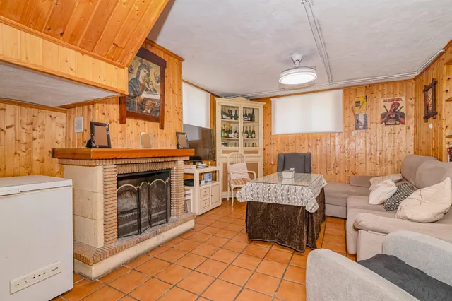 ¡AMPLIA CASA DE 4 DORMITORIOS, 3 BAÑOS Y CALEFACCIÓN CENTRAL EN LA ZUBIA! ✨ — 28