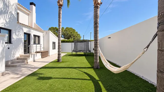 ESPECTACULAR VIVIENDA REFORMADA CON PISCINA, BODEGA, GIMNASIO Y UNA EXCEPCIONAL PRIVACIDAD — 35