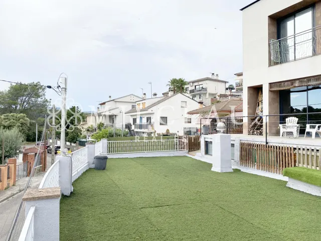 Casa o chalet independiente en venta en Calle d'Enric Morera — 11