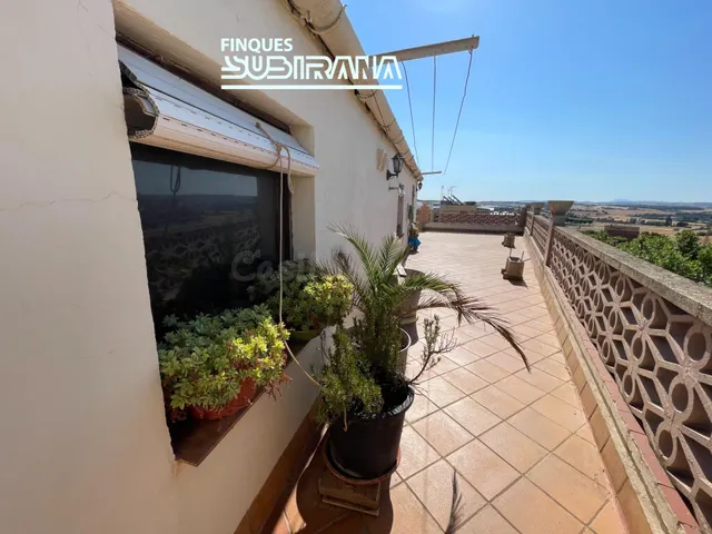 Pis ampli de 165 m2 amb garatge i gran terrassa al Barri Nou - foto 2