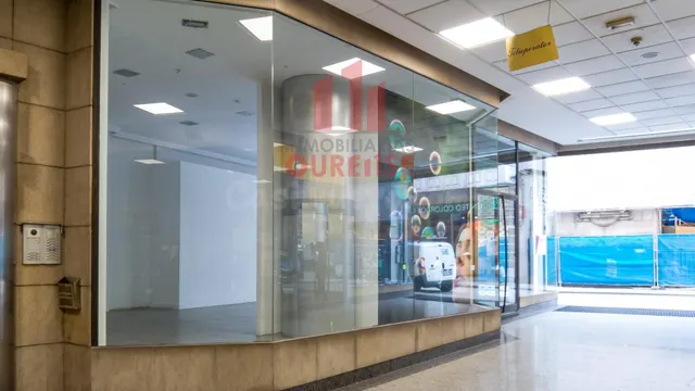 LOCAL EN PRIMERÍSIMA LÍNEA DE ZONA COMERCIAL - foto 2