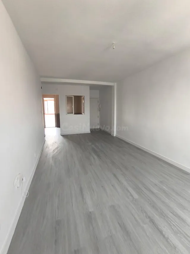 INMOBILIARIA CARVALLO VENDE EN EXCLUSIVA PISO SEMIREFORMADO  - foto 2