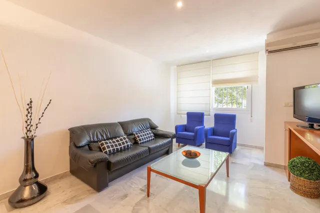 FANTÁSTICA CASA CON PISCINA COMUNITARIA, TERRAZA Y GARAJE - foto 4