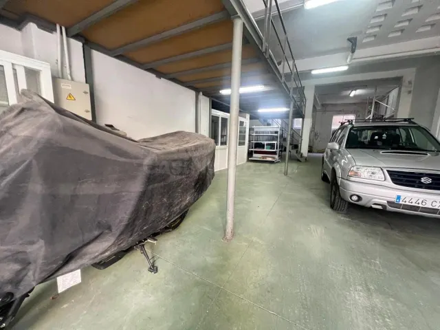 Amplio local con posibilidad de garaje o vivienda a la venta - foto 3