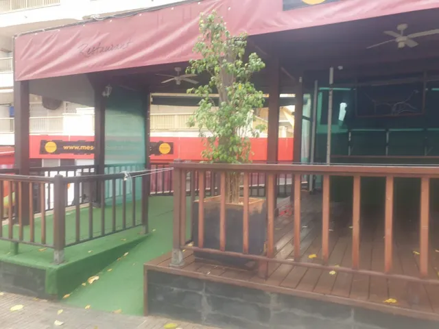 Local / Salón de fiestas en ZONA TURISTICA - — 16