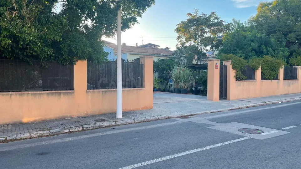 LA PARCELA MÁS DESEADA DE CIUDAD JARDÍN SALE A LA VENTA, TU REINO A TU MEDIDA, 960 M2 DE PURA PRIVACIDAD EN EL CORAZÓN DE ELCHE ¡AQUÍ EMPIEZA TU VERDADERA OBRA MAESTRA!