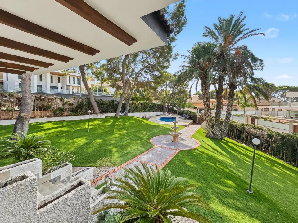 VILLA DE 7 DORMITORIOS Y 3 BAÑOS EN DEHESA DE CAMPOAMOR (ORIHUELA COSTA)