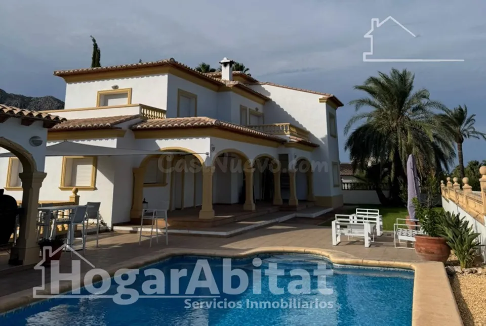 PRECIOSO  CHAELT CON PISCINA, GARAJE, BARBACOA Y TERRAZA