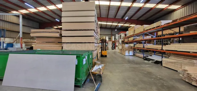 Venta de nave industrial con posibilidad de adquirir una gra - foto 2
