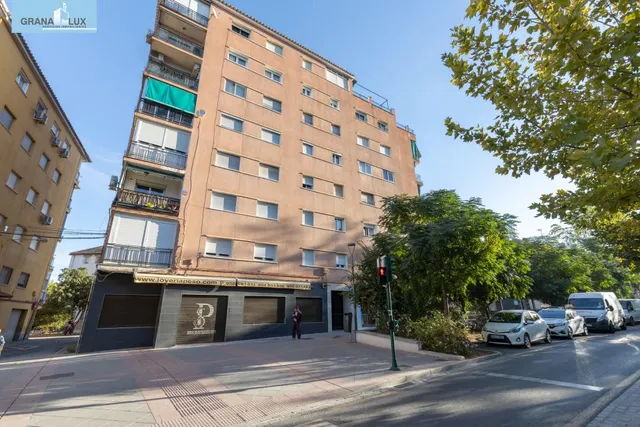Piso luminoso de 3 dormitorios en la Antigua Ctra de Málaga — 6