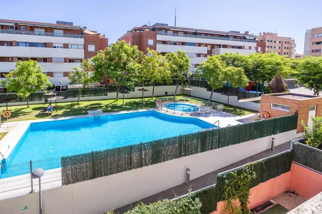 MAGNÍFICO PISO DE 4 DORMITORIOS CON GARAJE, PISCINA Y PÁDEL EN MAIRENA DEL ALJARAFE — 46