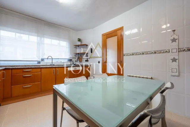 Casa adosada en venta en Passatge de Montbrió del Camp, Reus. — 7