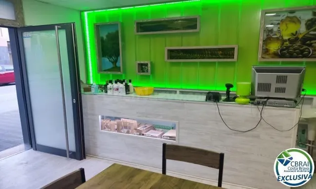 Oportunidad de local comercial en el centro de Roses, muy ce - foto 3