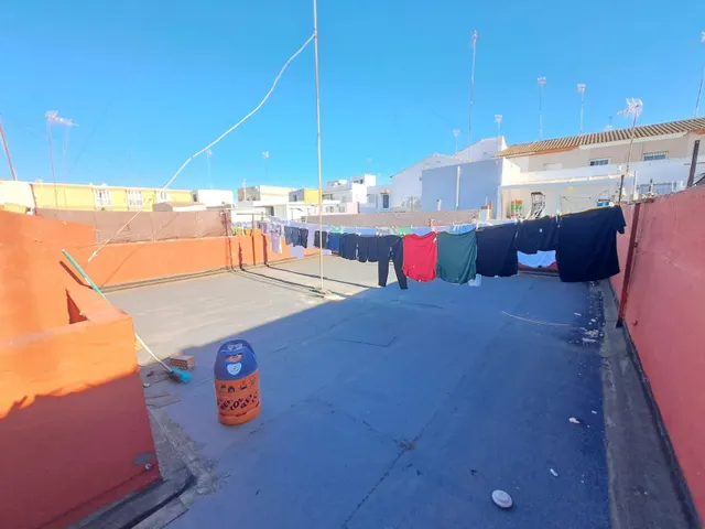 Casa de una sola planta con patio y azotea independiente en El Arenal — 42