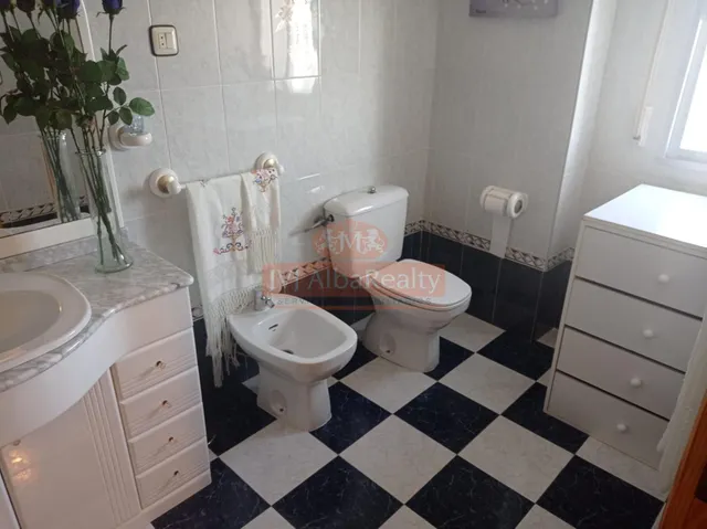 SE VENDE PISO Y LOCAL EN SAN PEDRO(PUEBLO) EN BUEN ESTADO, CON 5 DORMITORIOS. — 16