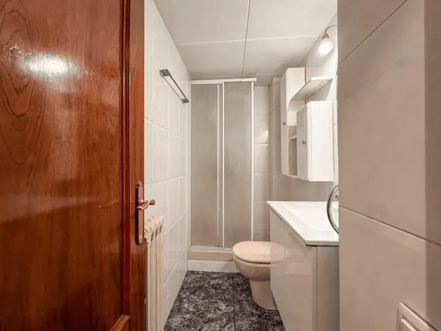 PISO EN LA PARADA — 12