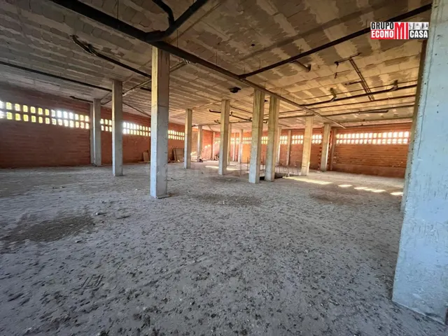 LOCAL COMERCIAL (CON 25 PLAZAS DE GARAJE ) EN MOLINA DE SEGU - foto 2