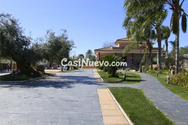 Chalet independiente con gran parcela, piscina y espacios de - foto 5