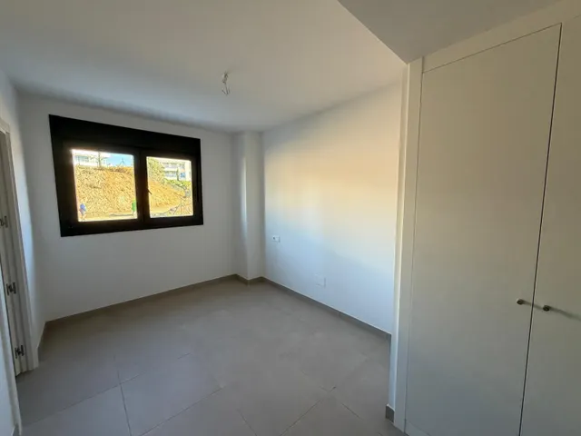Vivienda moderna en Mijas con vistas al mar y jardín privado — 48