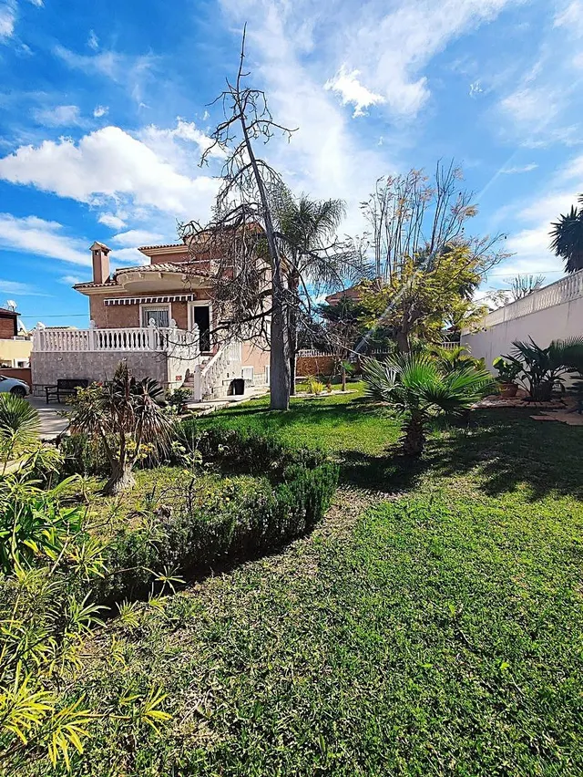 Villa en Urb. Los Balcones. — 50