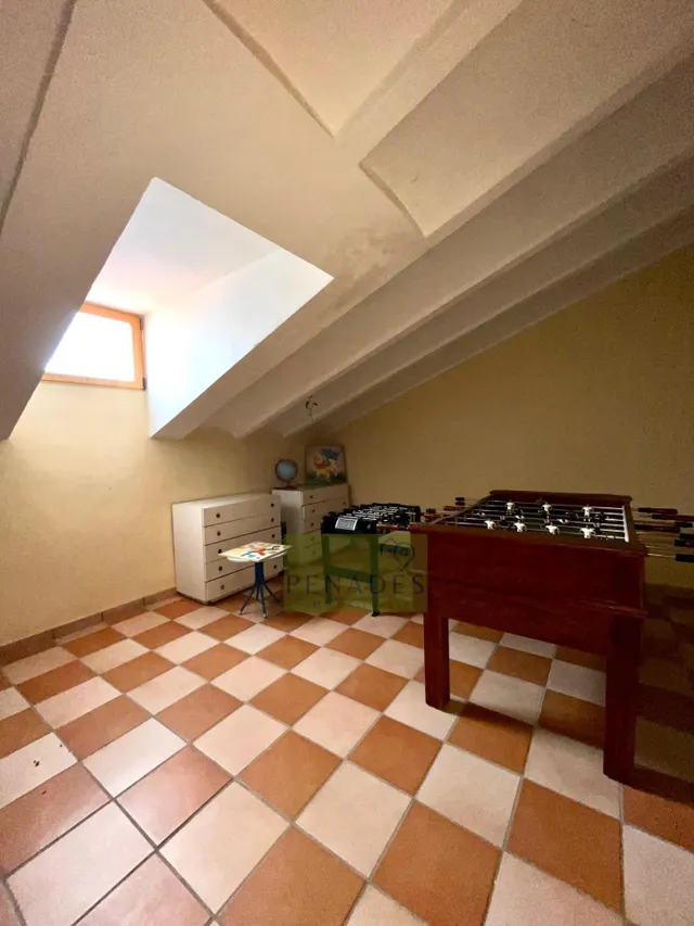 Espectacular chalet a la venta con impresionante jardín interior — 30