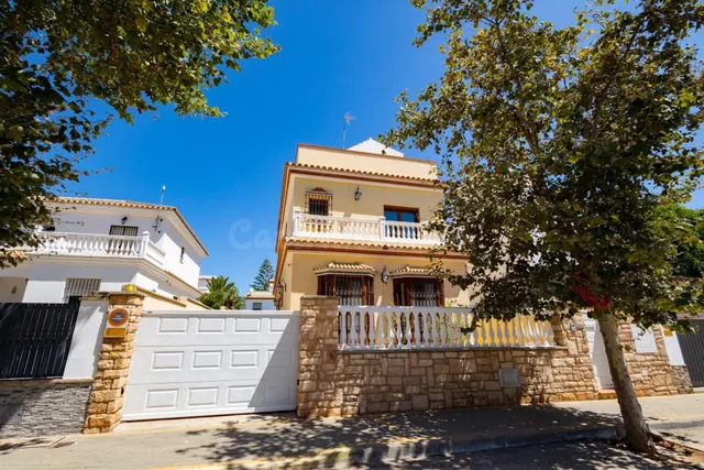 ¡¡MARAVILLOSO CHALET CON PISCINA A 120 METROS DE LA PLAYA!! - foto 2