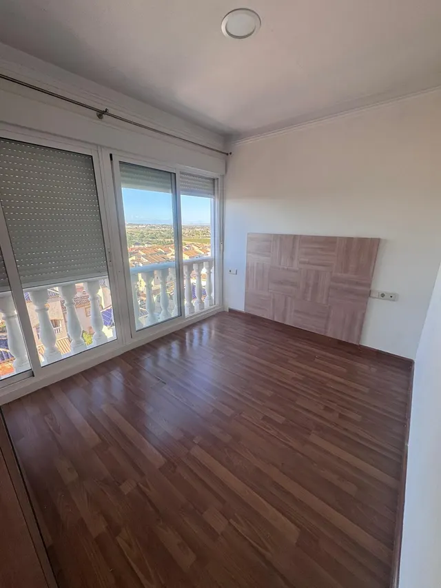 Apartamento de 4 dormitorios con gran terraza, piscina y potencial de alquiler en Guardamar del Segura — 7