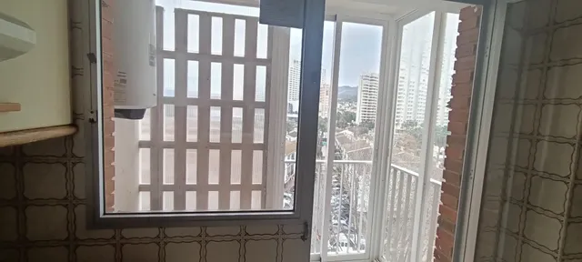 Piso de 3 dormitorios con piscina y garaje en urbanización cerca de la playa — 14