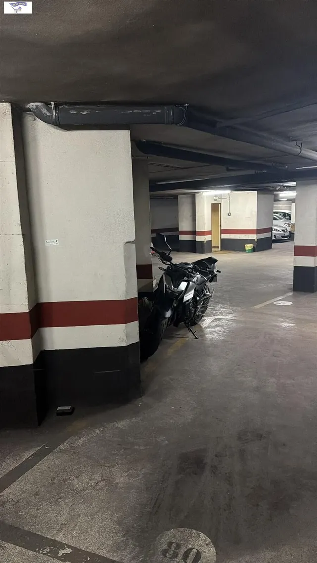 Piso con ascensor, garaje y piscina a un paso del centro — 10