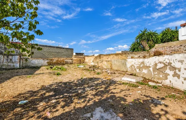 INCREIBLE CASA SOLAR EN PLENO CASCO URBANO PARA REFORMAR - foto 4