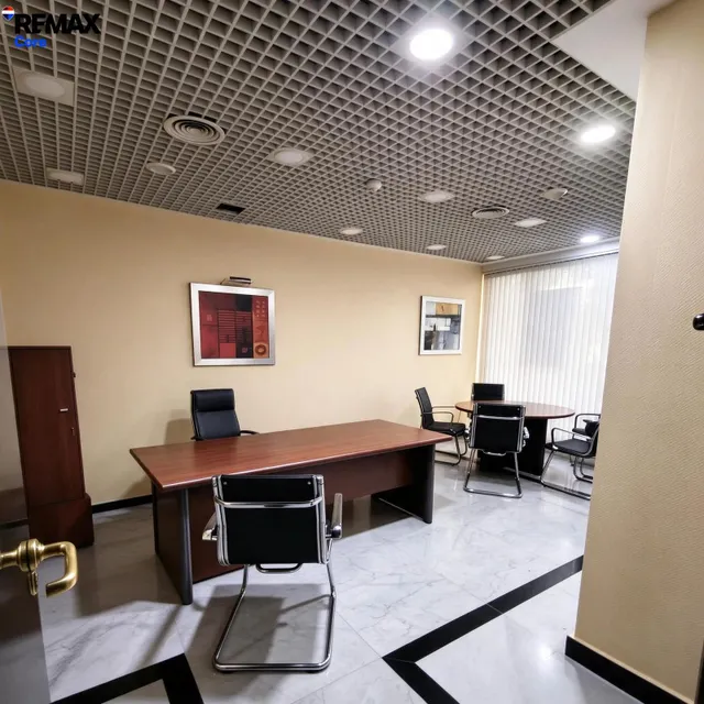 Local para oficinas, gimnasio o clínica en venta en el Centro de Badajoz — 32